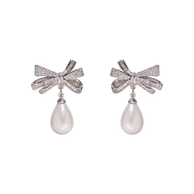 TONE超闪蝴蝶结水滴珍珠耳夹