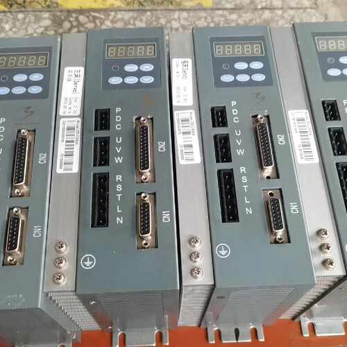 溢价-正常之山驱动器（ZS-C600A 1KW）两台（