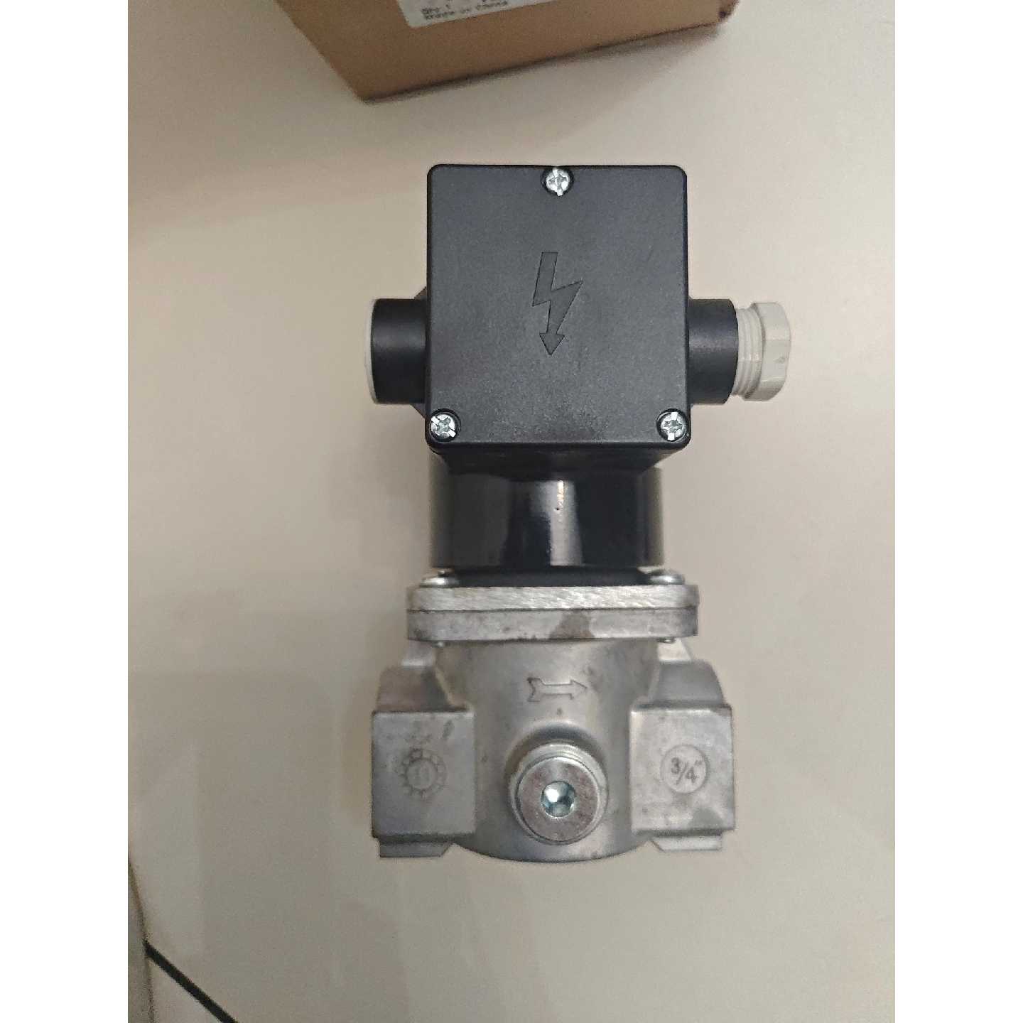 议价霍尼韦尔电磁阀  VE4020A1195，全新带包装未使用，