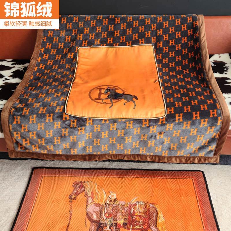 轻奢两用汽车载上抱枕被毯子二合一午休午睡客厅沙发家用空调春秋