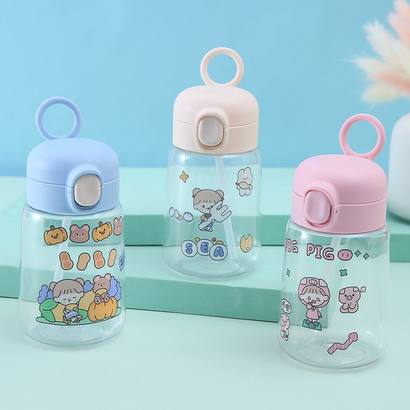 儿童卡通塑料水杯小巧便携宝宝吸管杯提手学生夏季饮水弹跳杯子