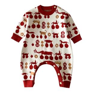 婴儿过年喜庆衣服男宝宝针织连体衣加绒保暖冬装小月龄爬爬服新款
