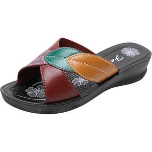 夏季新款叶子时尚女士凉拖鞋中老年妈妈仿皮拖鞋坡跟防滑大码鞋女