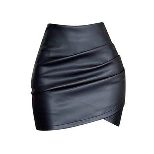 棕色不规则包臀皮裙女2025新款紧身短款半身裙pu皮职业褶皱一步裙