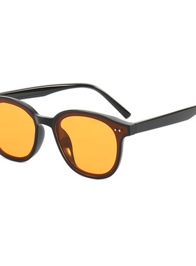 橘黄色复古女墨镜街拍