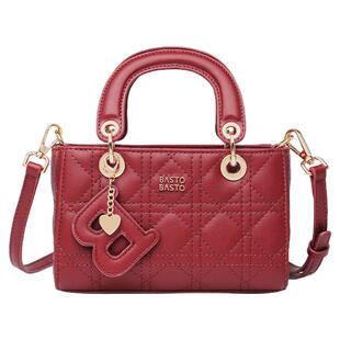 百思图女包2026新款红色包包斜挎包女小众手提戴妃包轻奢婚包礼物