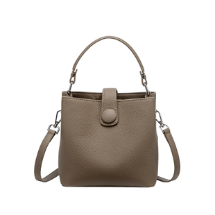 真皮水桶包包女式2026新款手提包通勤女包小众高级质感单肩斜挎包