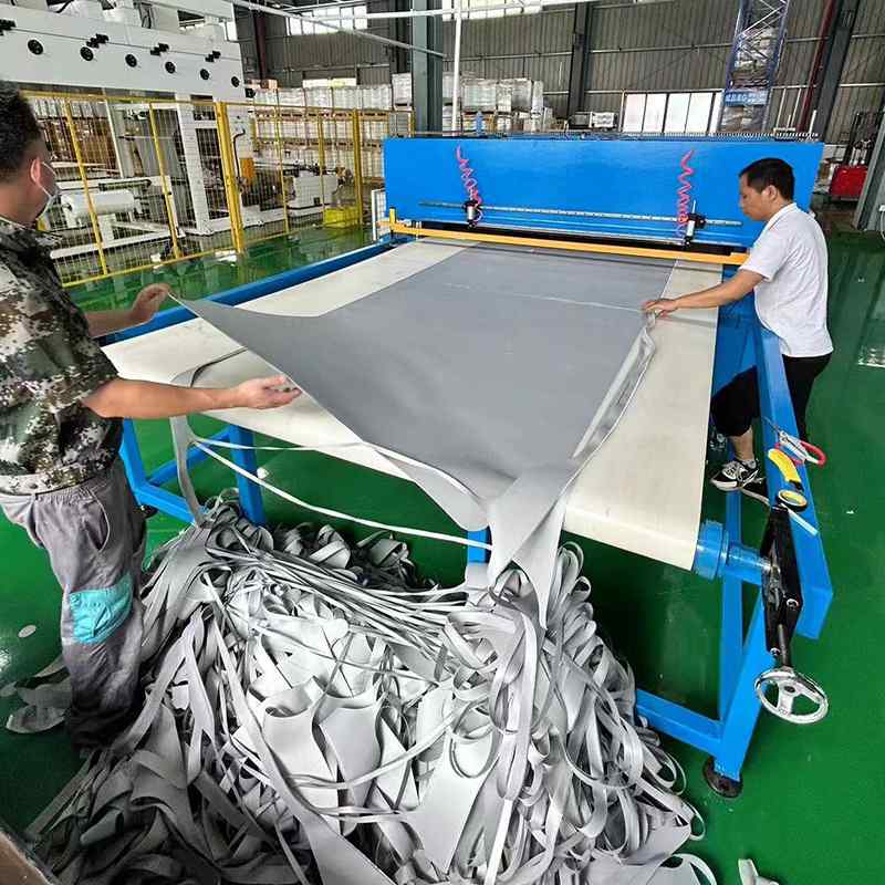 定制全自动卷材连续送料裁断机四缸六柱大台面脚垫珍珠棉裁断机