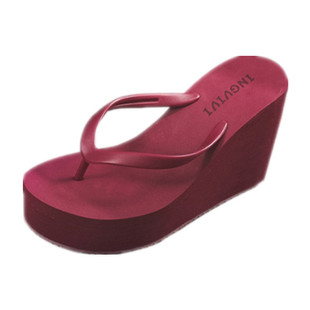 2026超高跟纯色夹脚沙滩女人字拖厚底坡跟粉色防滑细带海边凉拖鞋