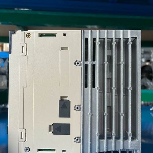 议价Yaskawa 7 Series 400W Servo Motor Sgd7s-2R8a00a002适用
