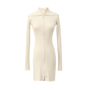 杨超越明星同款米杏色修身针织中长款拉链连衣裙温柔风翻领包臀裙