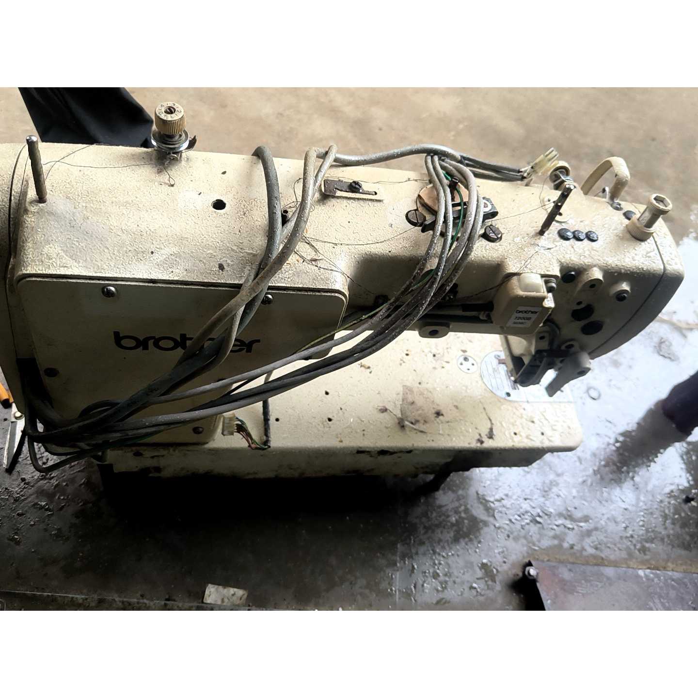 议价brother兄弟S-7200B-303工业缝纫机，电动台式