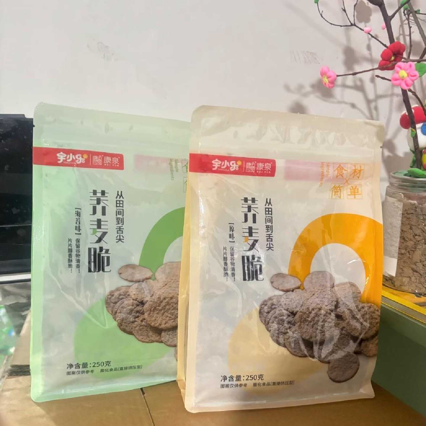 宇小乐网红爆款荞麦脆片锅巴尿人老人小孩粗粮小零食价一整箱食