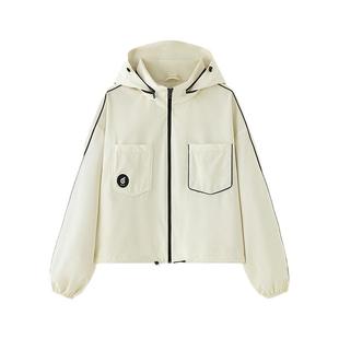 艾莱依春季外套女新款轻户外短款连帽撞色嵌条科技面料设计感夹克
