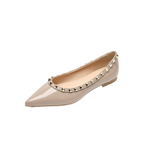 春夏搭子真皮软底铆钉单鞋时尚浅口平底鞋2026新款高跟鞋女士婚鞋