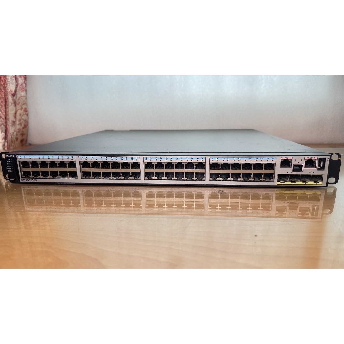 华为S5710-52C-EI三层交换机，48口千兆电口4口&mdash;议价