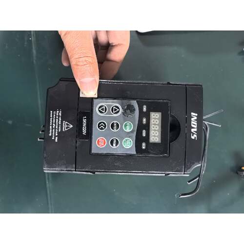 在线议价英捷思变频器Y500   1.5KW  220V  拆机件