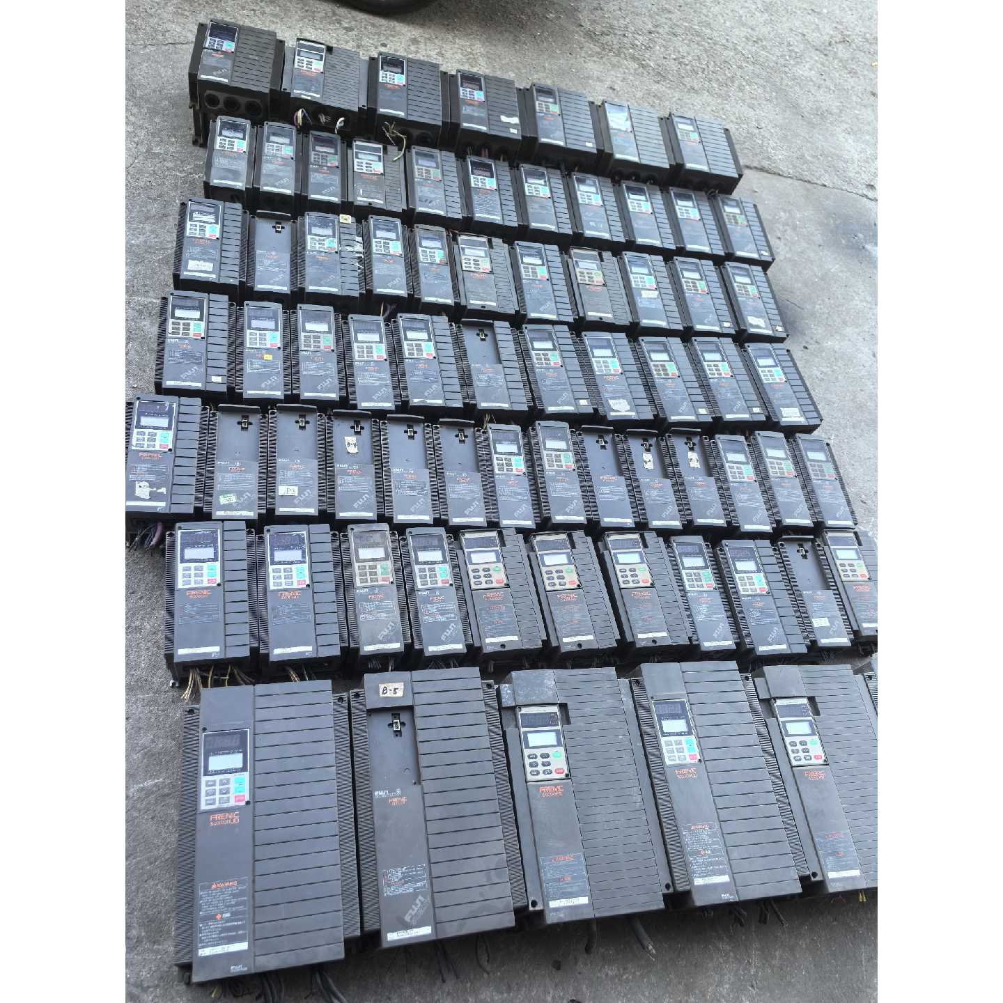 【请询价】富士变频器22KW一台15KW两台11KW三台7.5