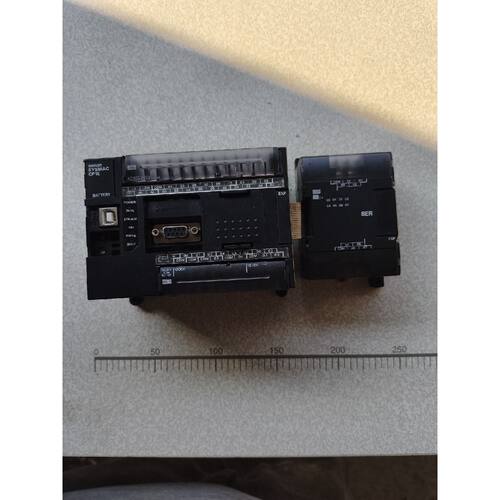 议价拆机二手欧姆龙PL，1个CP1E-E30DR-A加一个扩展，