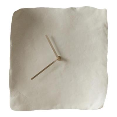 侘寂风树脂房间客厅皱褶破碎钟表