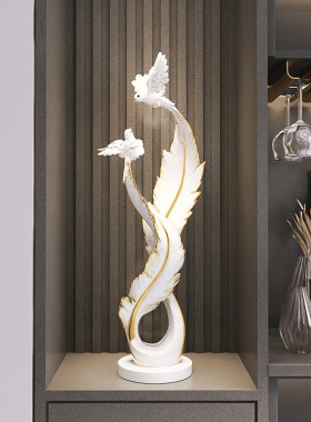轻奢羽毛工艺品摆件客厅装饰品办公室电视柜乔迁桌面玄关新居雕塑