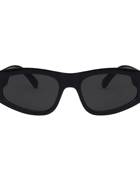 双B欧美风猫眼黑墨镜女凹造型