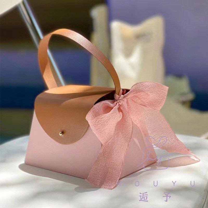 批发定制婚庆伴娘宾客回礼皮质礼品礼品盒包装盒手提喜糖糖果梯形