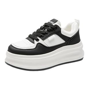 大东厚底加绒板鞋女款2025新款秋冬鞋子百搭休闲小白鞋黑白熊猫鞋