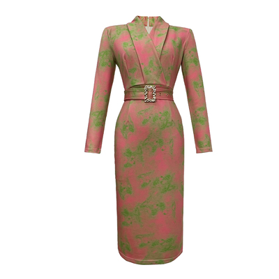 中长款收腰V领长袖连衣裙