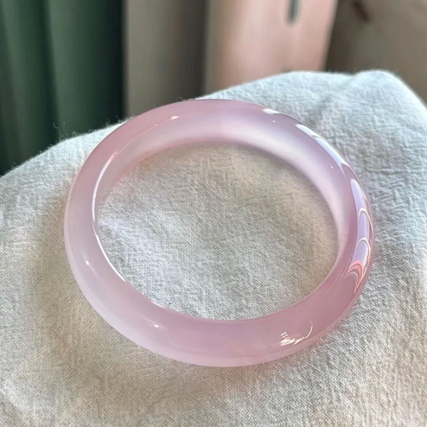 天然玉石桃花粉少女款玉髓手镯正品玛瑙轻奢女款手镯多样性发一