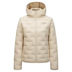 波司登轻薄连帽鹅绒服女出游穿搭