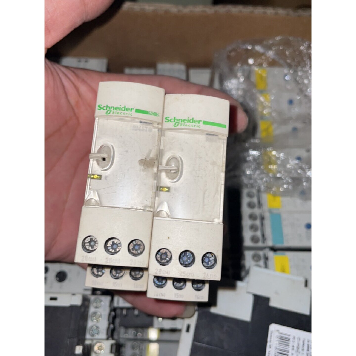 询价下单Schneider Electric/施耐德控制继电器MR4图片
