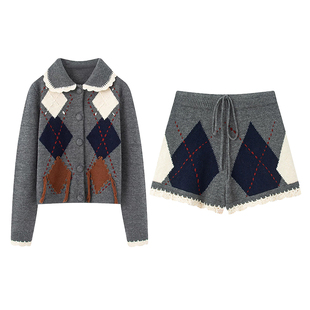 JONIbyBEB 冬季格雷雾灰撞色菱格钩花翻领毛织开衫+短裤套装
