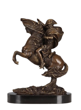 铜雕塑拿破仑穿越阿尔卑斯山