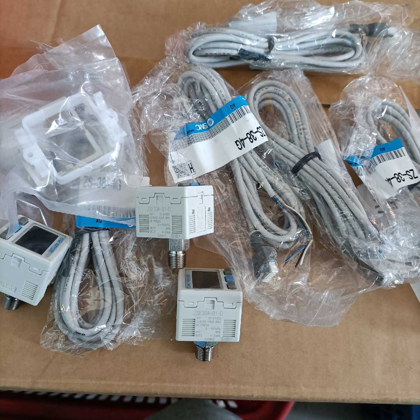 日本SMC压力开关ZSE30A-01-D，适用12-24VD
