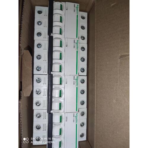 询价下单施耐德3pc63A断路器，冲新正品剩余8只打包包邮55一