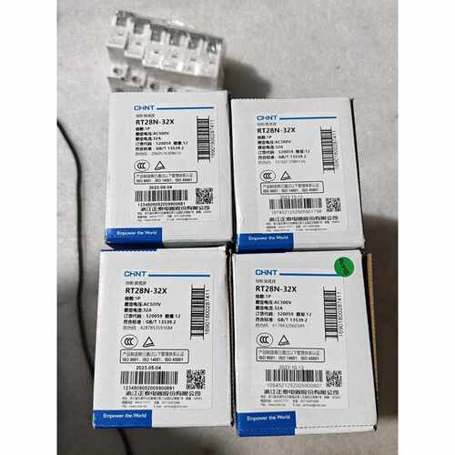 熔断器底座RT28N-32X，1P32A不带保险，差2个