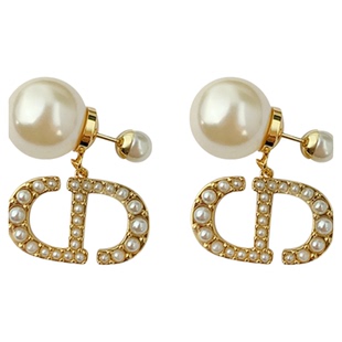 奥米迪奥大字母前后款珍珠耳钉网红爆款小众设计高级明星同款耳环