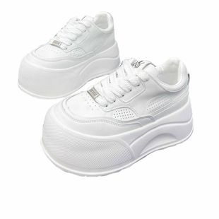 小白鞋女2025年春夏新款超火今年流行爆款厚底鞋增高小个子面包鞋