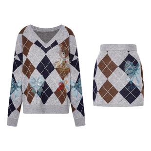 TCH时髦洋气宽松烫钻V领针织毛衣女短款半身裙套装女T75D07E5025