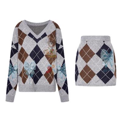 TCH时髦洋气宽松烫钻V领针织毛衣女短款半身裙套装女T75D07E5025