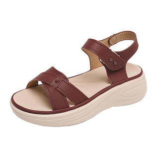 妈妈鞋子女2026夏季新款软皮平底轻便舒适软底孕妇中老年运动凉鞋