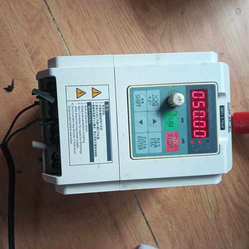 正弦EM100-0R7-3B变频器，0.75KW，380V，