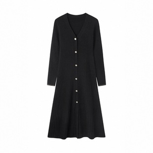 TKY SHOP时尚V领修身针织连衣裙收腰显瘦秋冬新款单排扣长款裙子