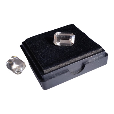 天然方柱石浅黄色戒指面刻面彩宝