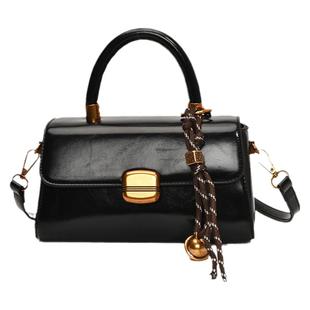 高级感复古油蜡皮包包女2025新款秋冬季百搭斜挎包时尚手提小方包