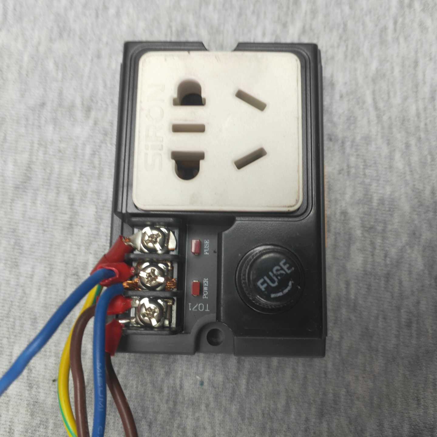 胜蓝 SIRON T071 电源插座模块,220V 国标5孔
