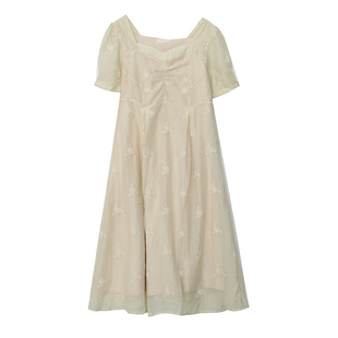 240斤胖莹莹大码女装法式森系刺绣ins方领温柔甜美女神连衣裙