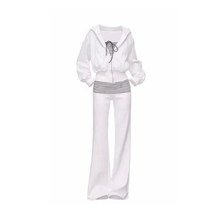 2026超火欧货白色休闲运动套装女春减龄洋派卫衣微喇叭裤三件套装