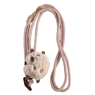 趣味毛绒可爱侧面水豚胸针装饰公仔斜跨长绳适用于手机壳百搭学生网红女款通用ccd相机户外防丢便携可背挂脖